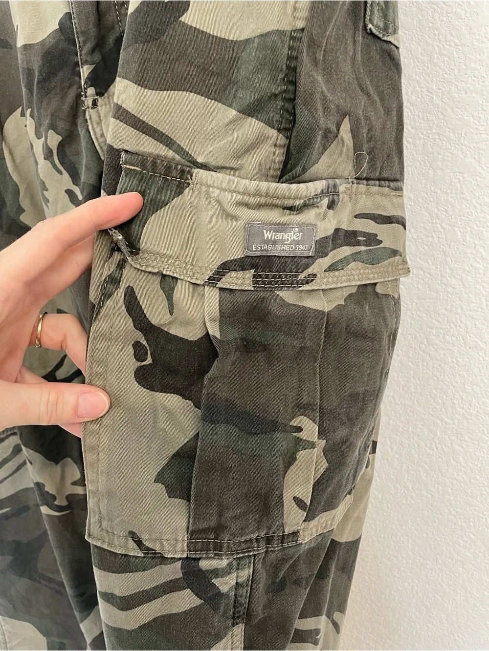 Wrangler Relaxed Fit Fleece Lined Men's Green Camouflage Cargo Pants